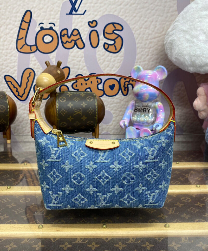 Louis Vuitton Hills Pochette M82949 Blue